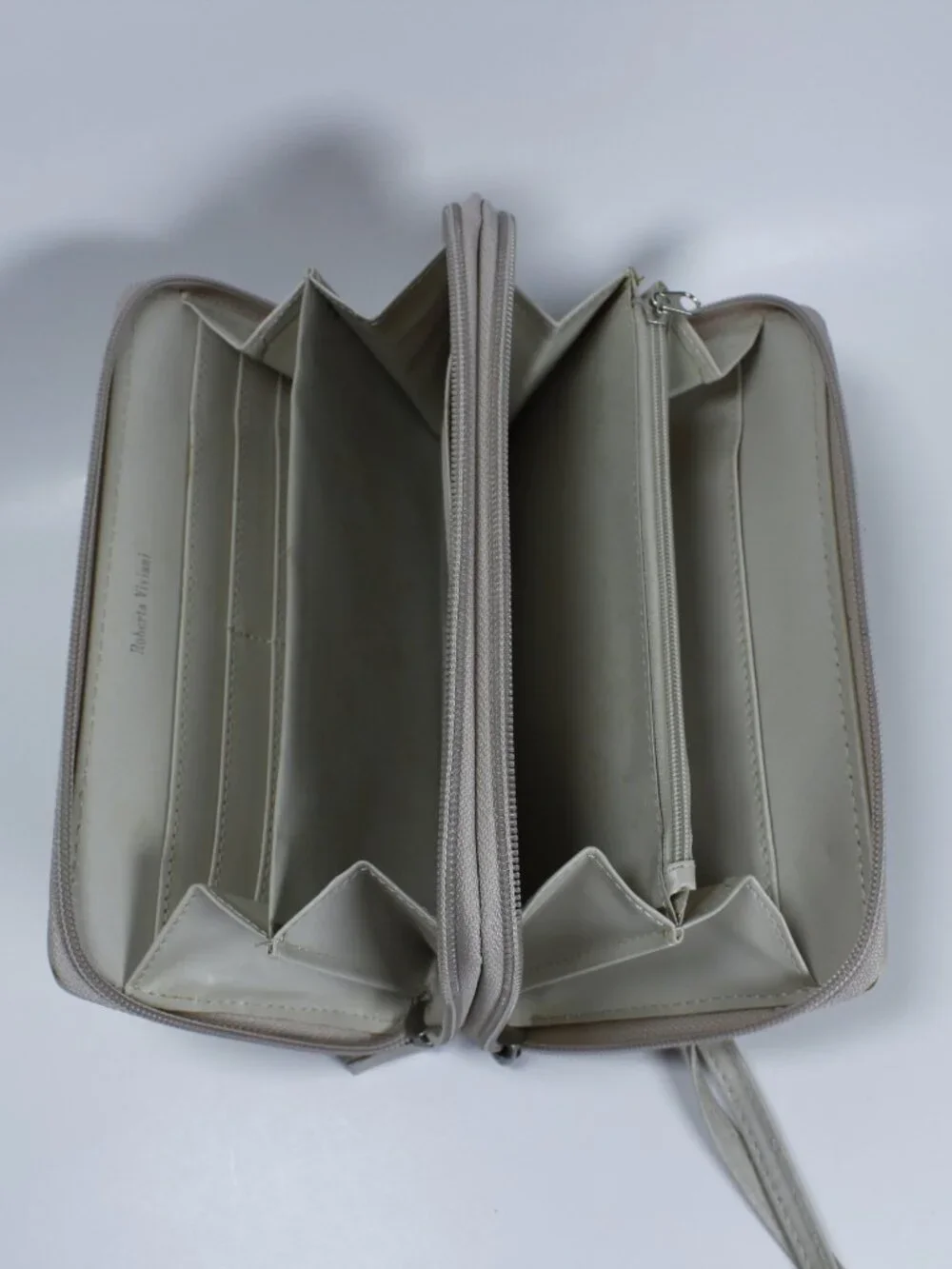 Roberta Viviani Crossbody Wallet - Grey Ostrich-Effect Finish